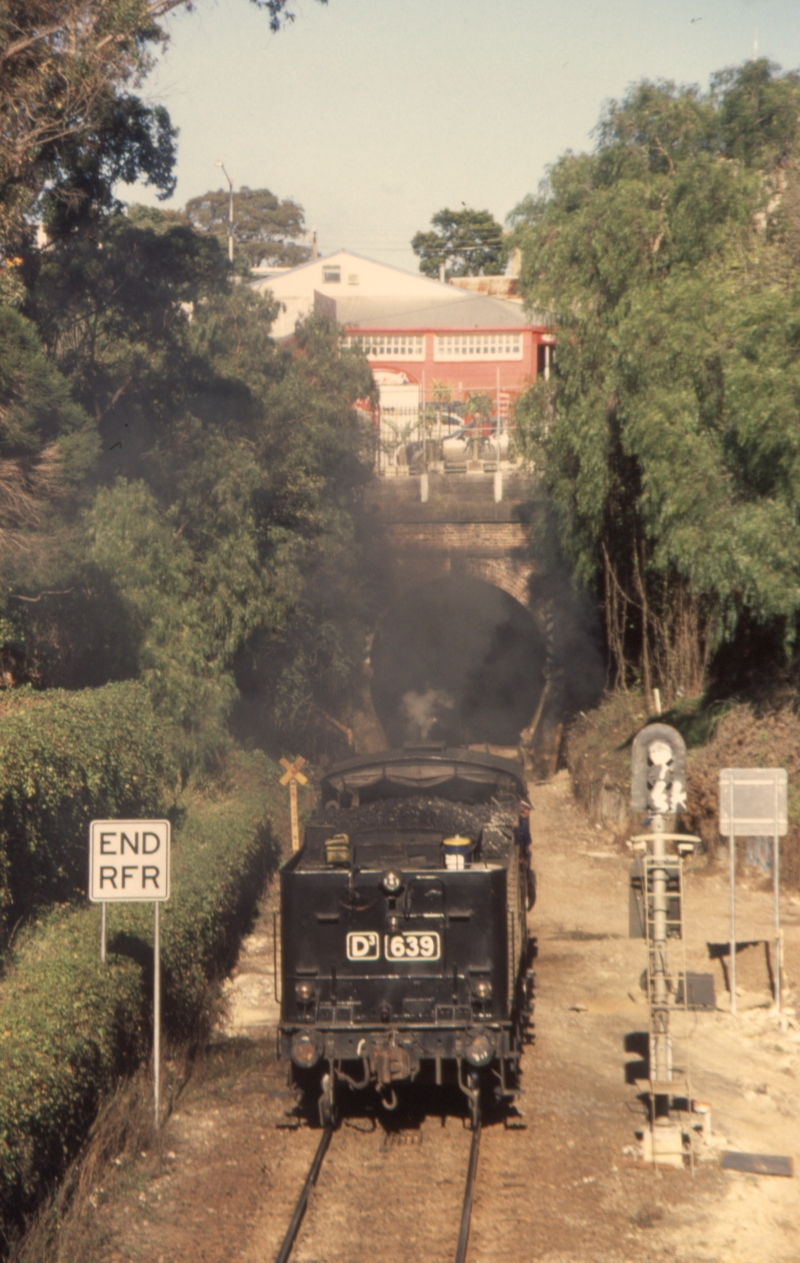 131152: Geelong D3 639 running round Steamrail Special viewed from Little Malop Street