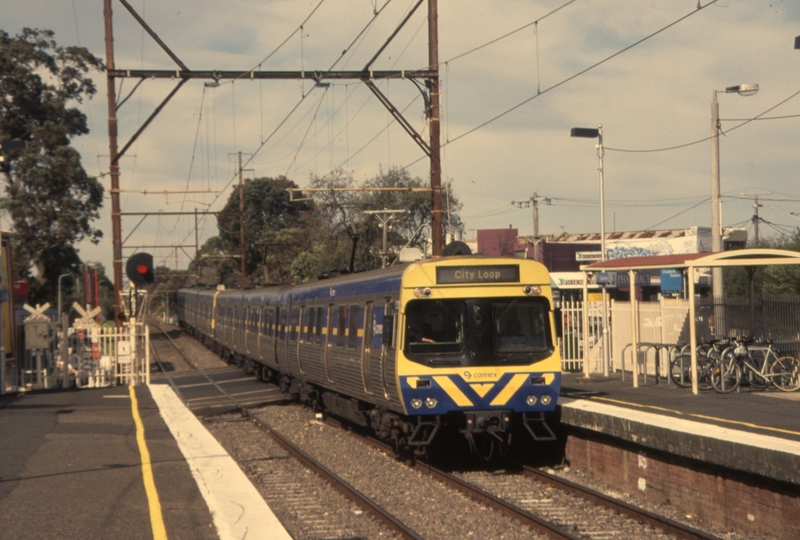 131197: Cheltenham Up Suburban 6-car Connex (ex MTrain), Comeng 333 M leading