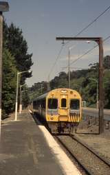 131353: Melling Suburban from Wellington arriving ET 3338 leading