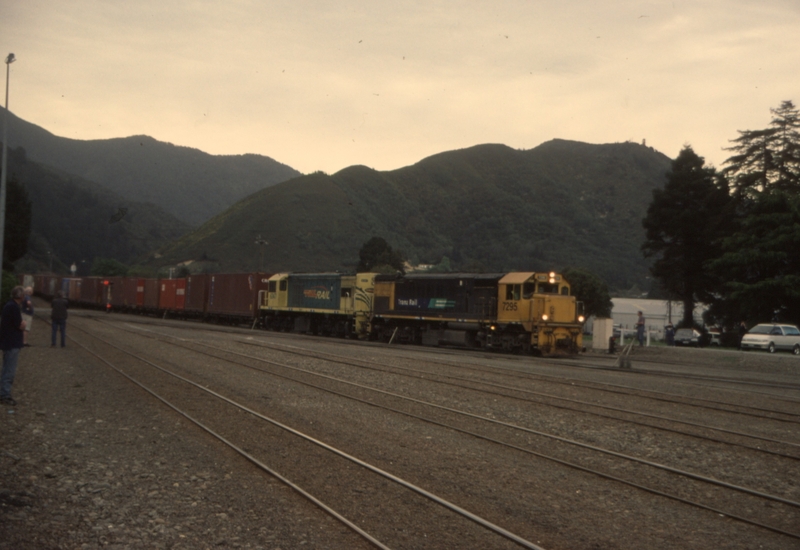 131387: Picton Northbound Freight arriving DFT 7295 DQ 6347
