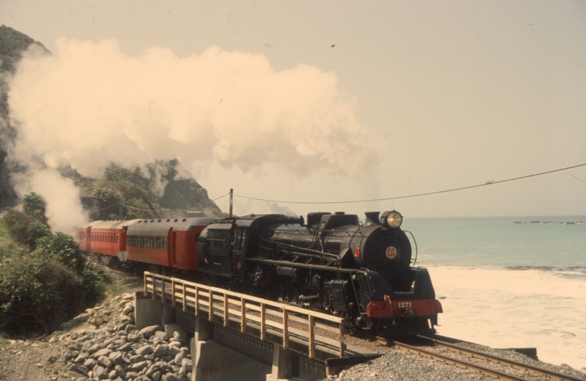 131401: Tunnel 16 and Bridge No 114 Picton Line Steam Incorporated Special to Christchurch Ja 271