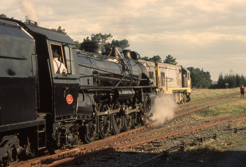 131418: Waipara Steam Incorporated Special to Christchurch Ja 1271 in background DC 4761 leading 'Tranz Coastal'