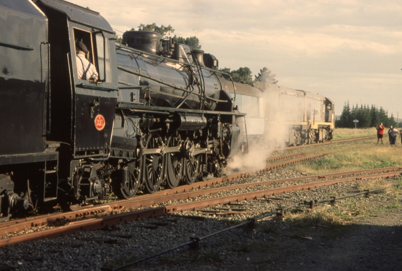 131419: Waipara Steam Incorporated Special to Christchurch in background DC 4761 leading 'Tranz Coastal'