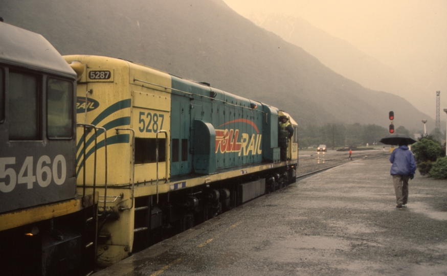 131442: Arthurs Pass DX 5287 leading Westbound Bank Engines