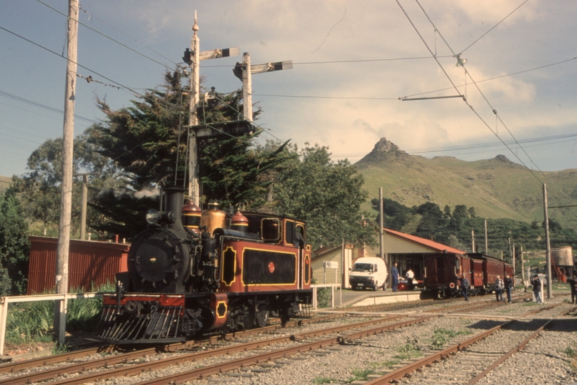 131497: Ferrymead Railway Moorhouse W 192 backing down