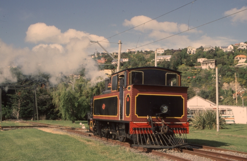 131502: Ferrymead Railway Ferrymead W 192 running round