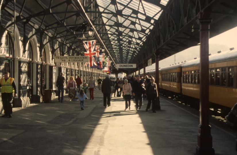 131611: Dunedin Platform Scene looking North Steam Incorported Special from Christchurch at platform