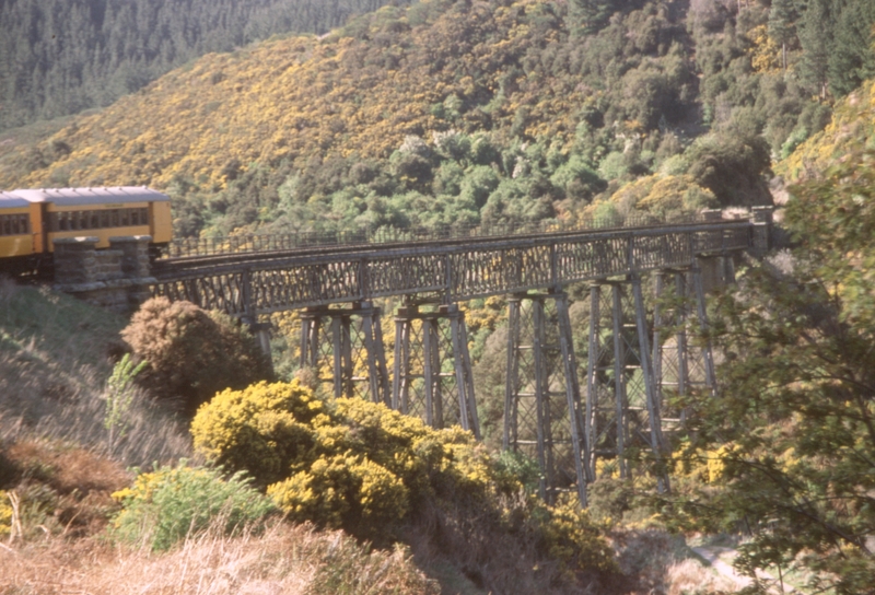 131621: Wingatui Viaduct Taieri Gorge Raiway looking South