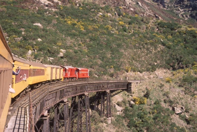 131636: Flat Stream Viaduct Taieri Gorge Railway Passenger to Middlemarch De 504 Dj 1240