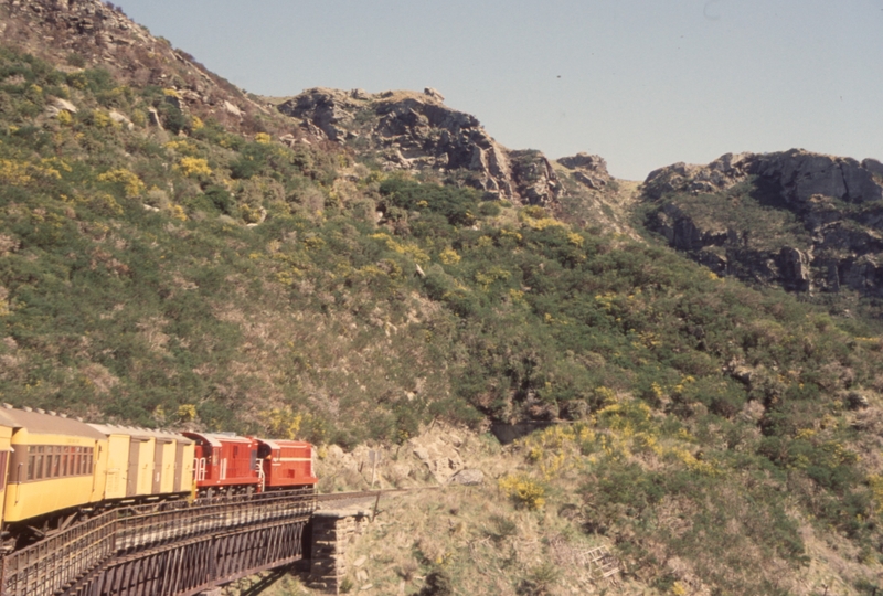 131638: Flat Stream Viaduct Taieri Gorge Railway Passenger to Middlemarch De 504 Dj 1240