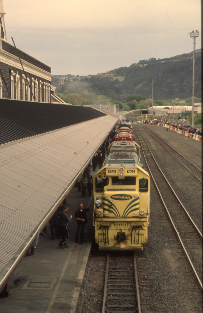 131707: Dunedin Centenary Parade DFT 7023