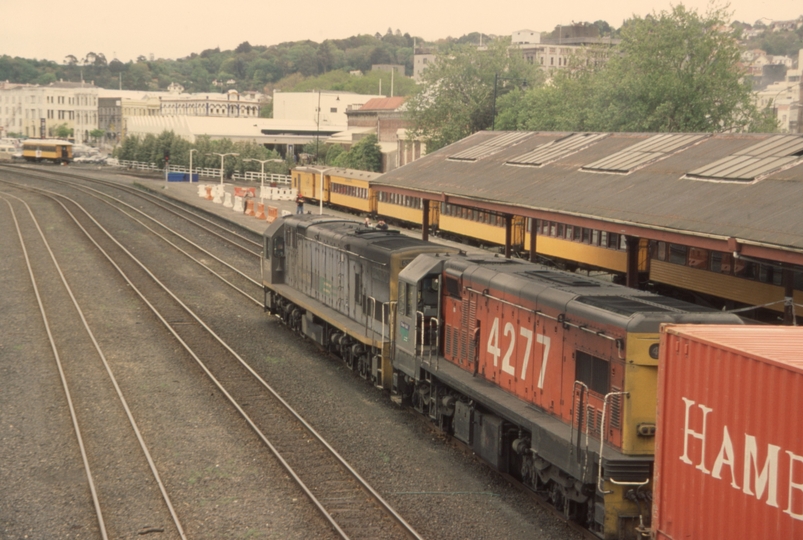 131716: Dunedin Southbound Freight DX 5304 DC 4277