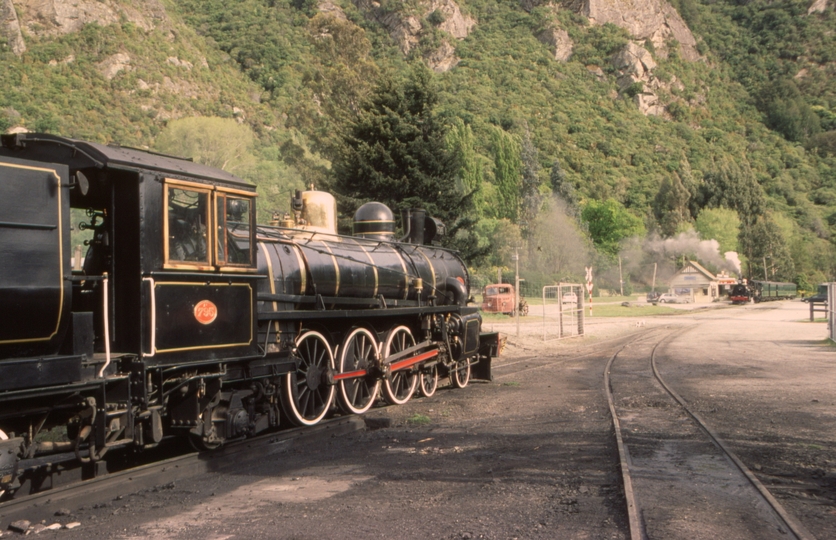 131844: Kingston Ab 795 In background 'Kingston Flyer' to Fairlight Ab 778