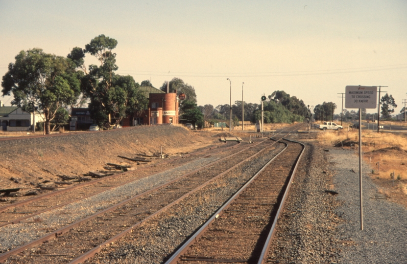131963: Murchison East looking towards Seymour from platform