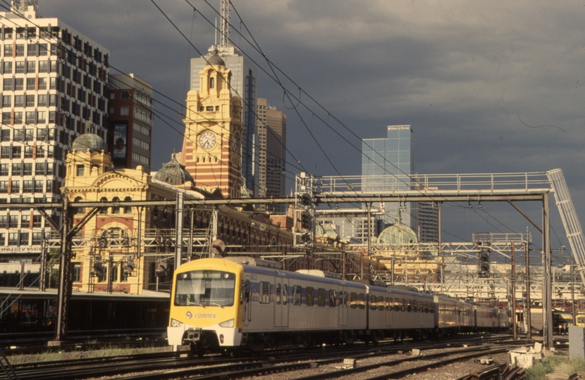 132003: Flinders Street 'A' Suburban to Southern Cross 6-car Siemens 737 M leading