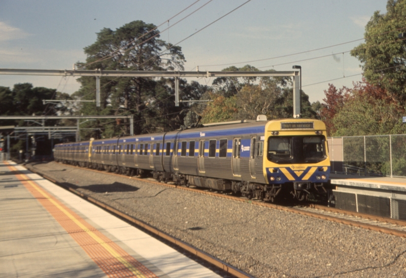 132041: Laburnum Empty Cars to Mebourne 6-car Connex (ex MTrain), 390 M leading