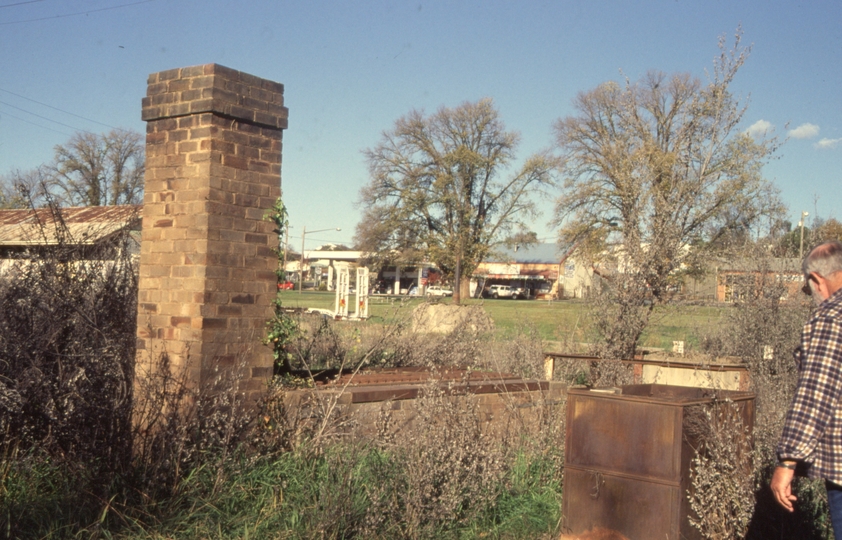 132160: Tumut Footwarmer oven