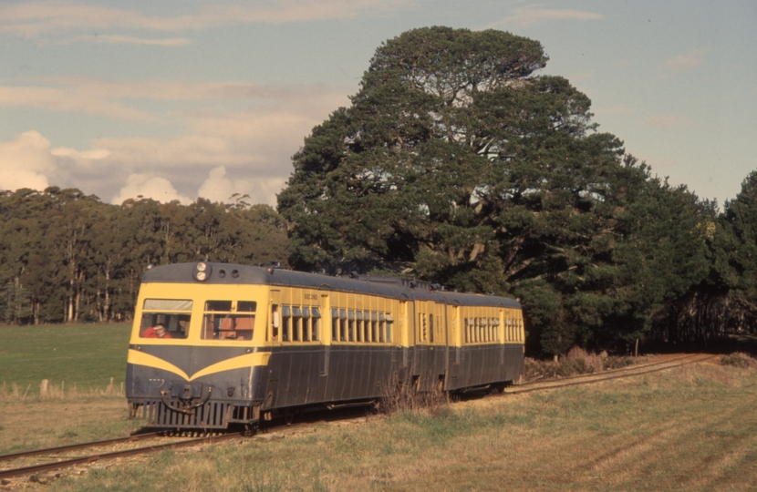 132280: Down Whistleboard Quines Road Level Crossing 703 RTA Special to Daylesford 280 HP DRC 91 RM