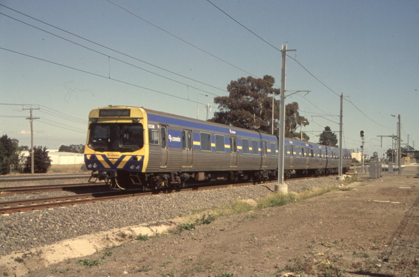 132396: Craigieburn Empty Cars from Stabling to Platform 3-car Connex (ex MTrain), Comeng 553M trailing