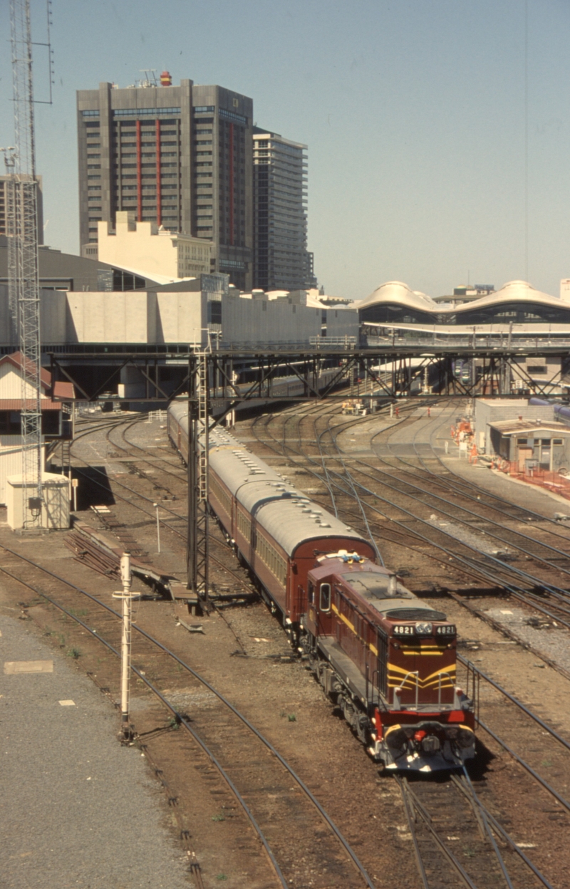 132408: Latrobe Street Bridge ARHS-ACT Empty cars to South Dynon 4821 leading