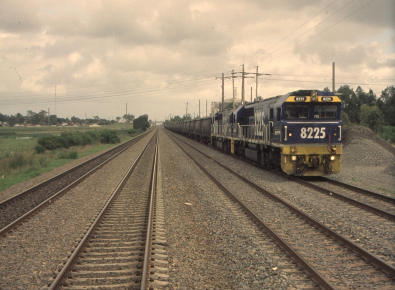 132521: Beresfield (down side), Coal Empty 8225 leading