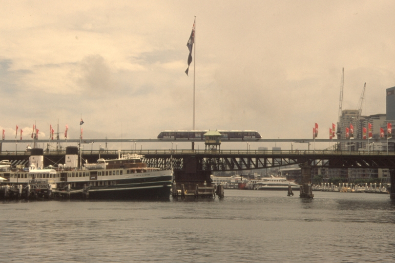 132570: Pyrmont Bridge Monorail Train in background