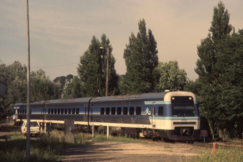 132573: Moss Vale Explorer from Canberra EC 2527 leading