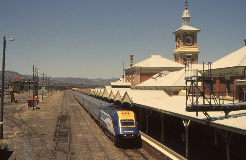 132601: Albury Day XPT to Sydney XP 2018 leading