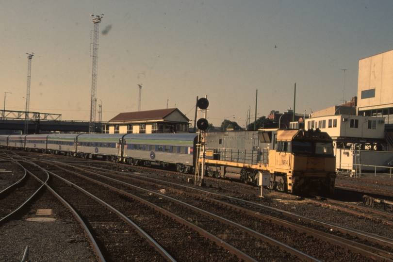 132624: Southern Cross AM8 'Overland' from Adelaide