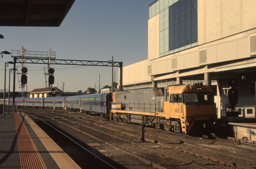 132629: Southern Cross Platform 2 AM8 'Overland' from Adelaide