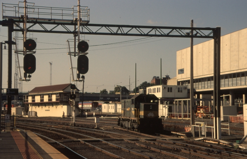 132645: Southern Cross Light Engine from South Dynon (sg), T 390