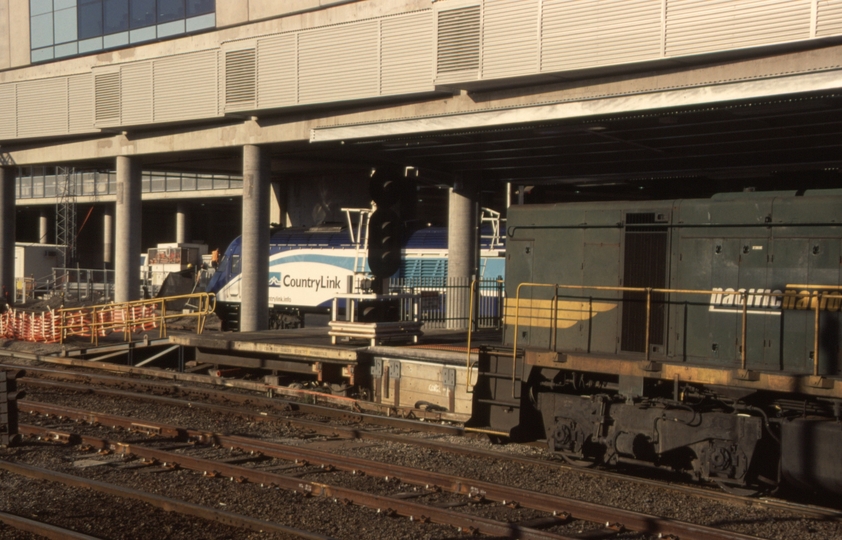 132649: Southern Cross Platform 1 Day XPT from Sydney and Platform 2 T 390 (sg), for 'Overland' Empty cars