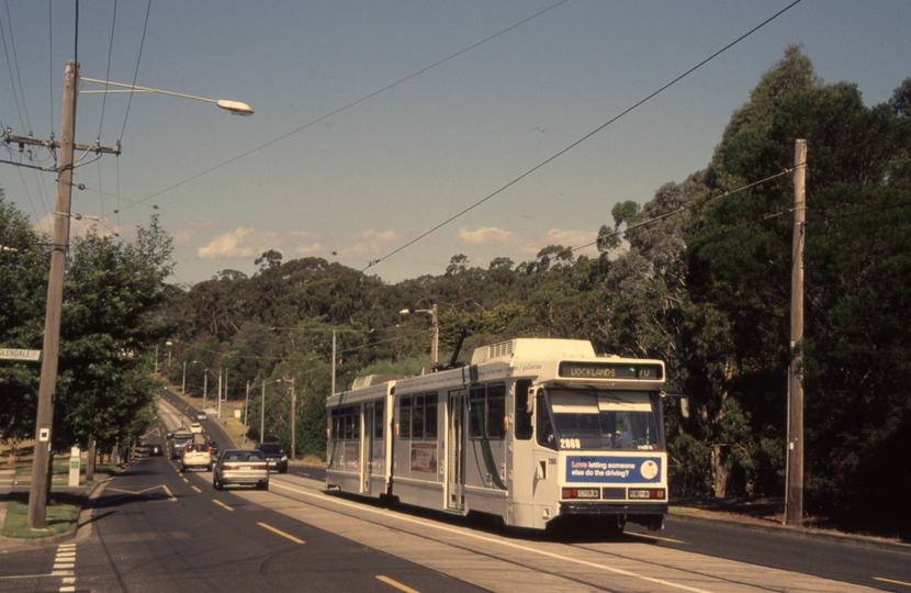 132654: Riversdale Road at Glendale Street Route 70 to Docklands B2 2068