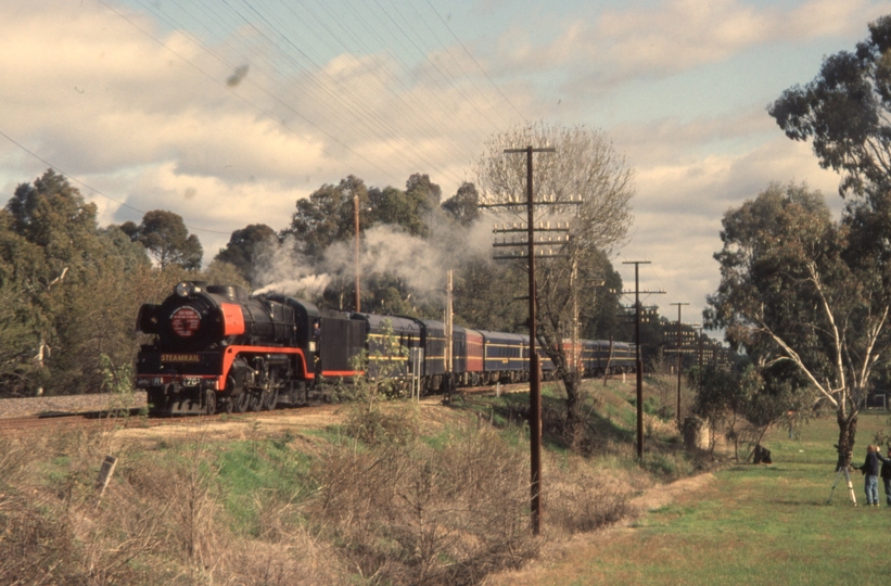 132716: Benalla R 761 shunting 8393 Steamrail Special to Albury Last Steam on NE BG