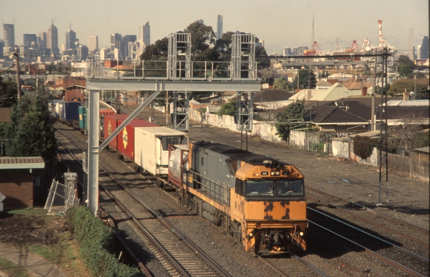 132756: West Footscray Junction Down freight NR 72