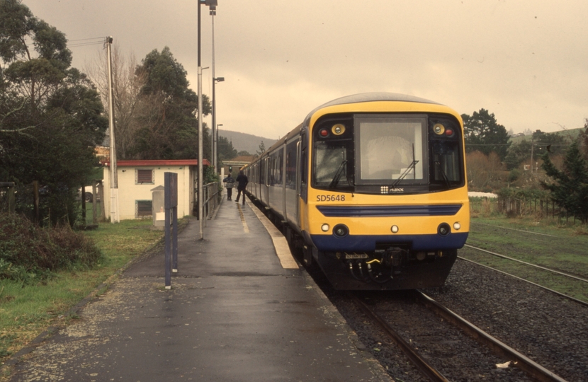 132765: Waitakere Suburban Train SD 5648 nearest