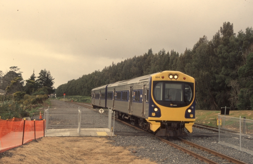 132769: Swanson Suburban from Auckland ADL 804 leading