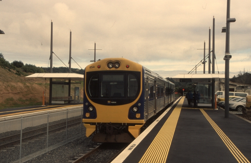 132770: Swanson Suburban to Auckland ADC 854 leading