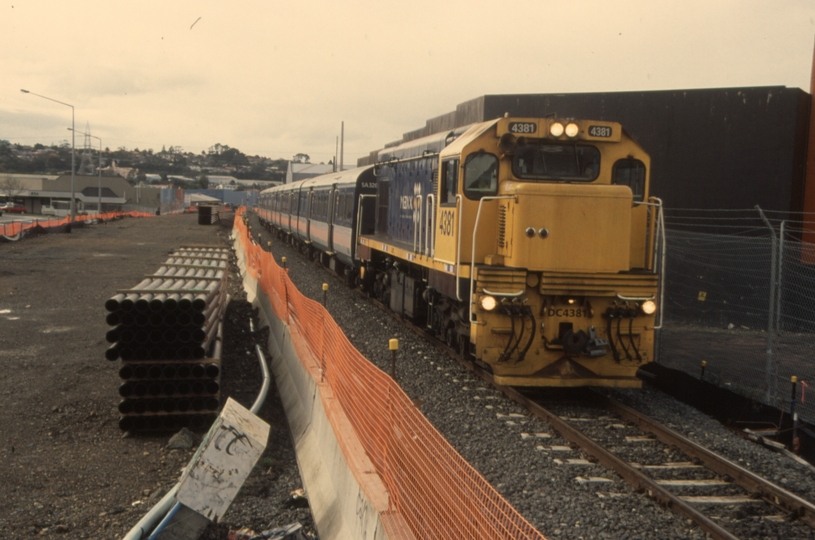 132776: New Lynn Suburban from Auckland DC 4381