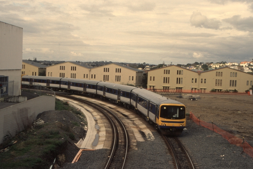 132787: Newmarket West Line Suburban SD 5747 leading