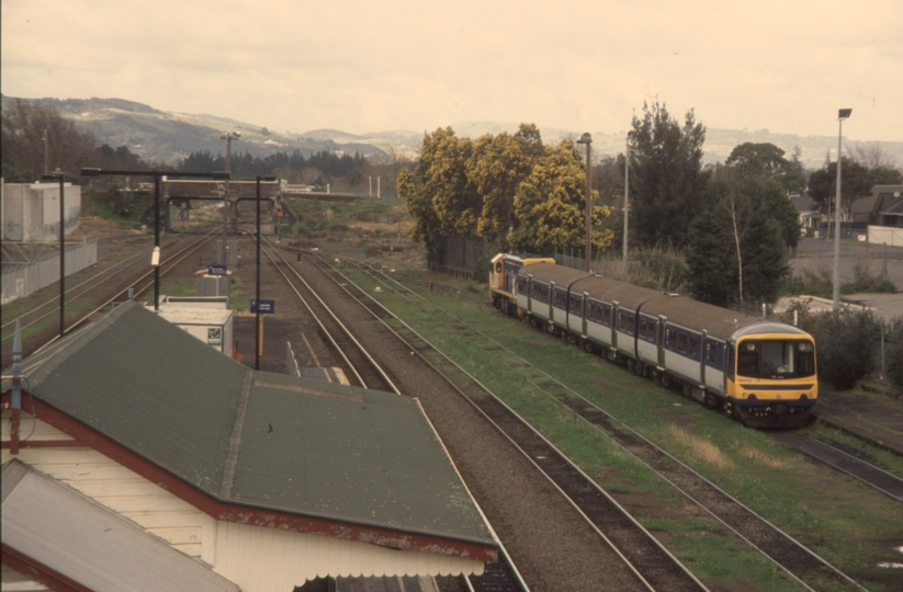 132793: Papakura Stabled Suburban Train SD 5762 nearest