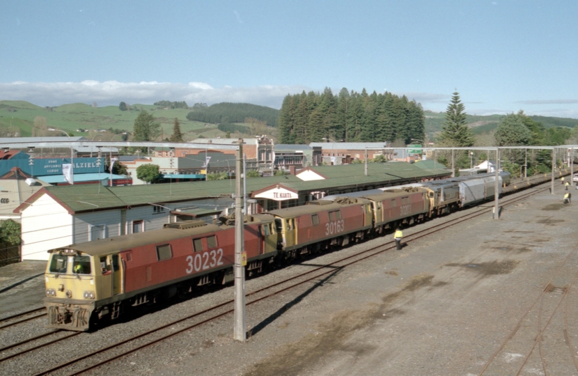 132842: Te Kuiti Northbound Freight EF 30232 EF 30163 EF 30203 DFT 7335