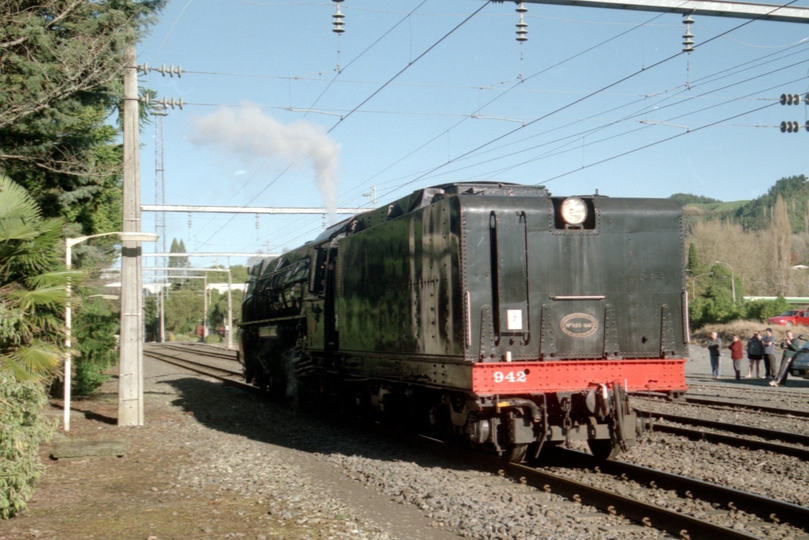 132845: Te Kuiti Ka 942 backing down after refuelling for Governor's Special to Paekakariki