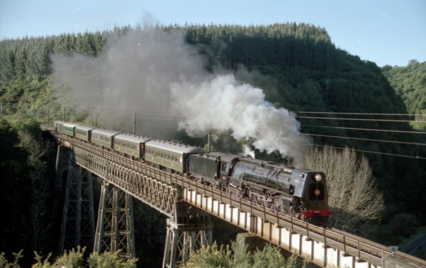 132848: Waiteti Viaduct Governor's Special to Paekakariki