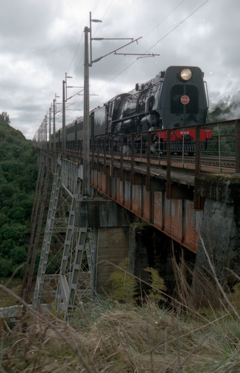 132859: Makatote Viaduct Governor's Special to Paekakariki Ka 942