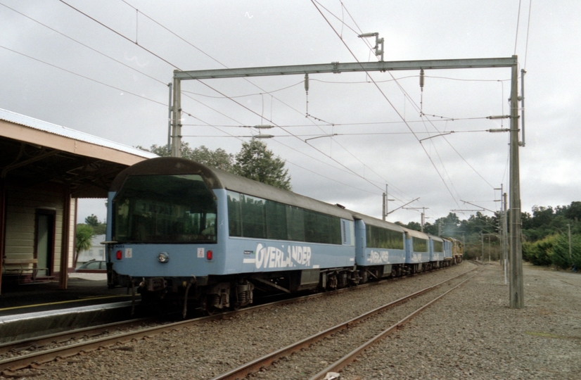 132865: Ohakune 'Overlander to Auckland DC 4185 DC 4191