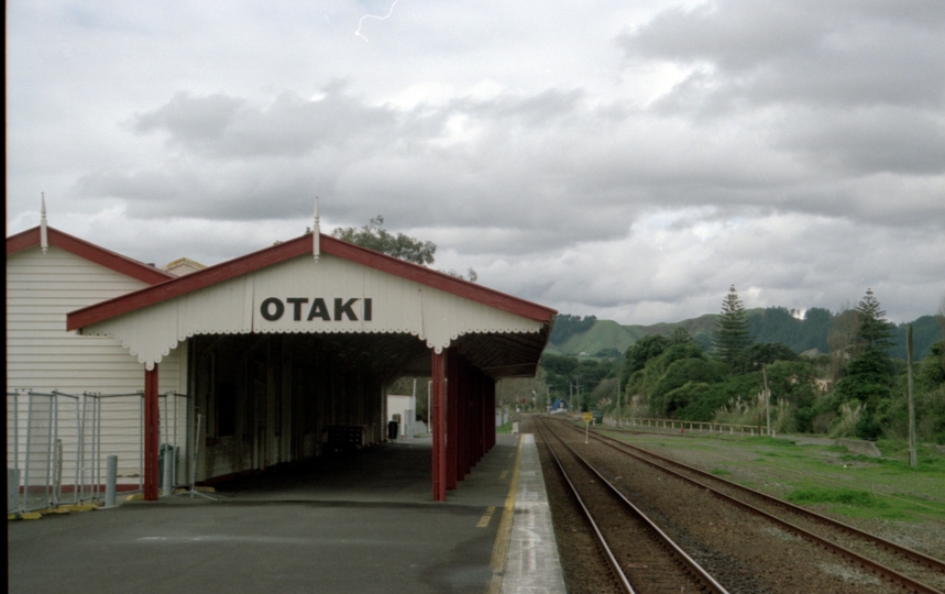 132902: Otaki looking North