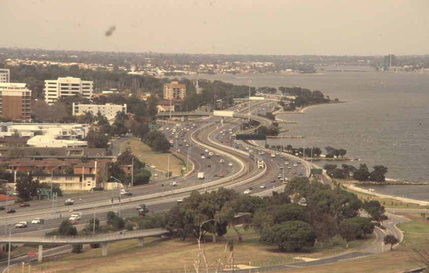 132955: Approaching Narrows Bridge from South Suburban from Mandurah 'B' Set