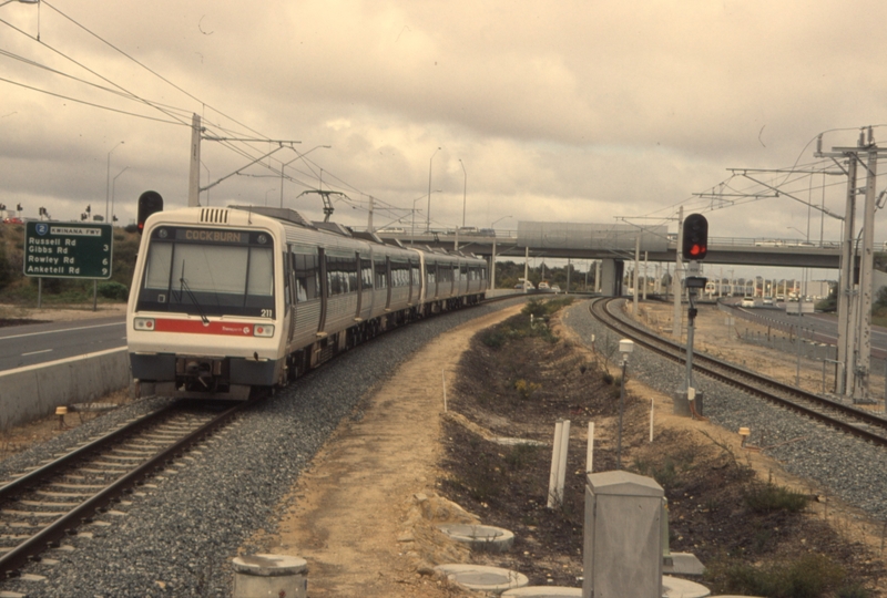 132996: Cockburn Central Suburban to Perth 4-car 'A' Set 211 trailing