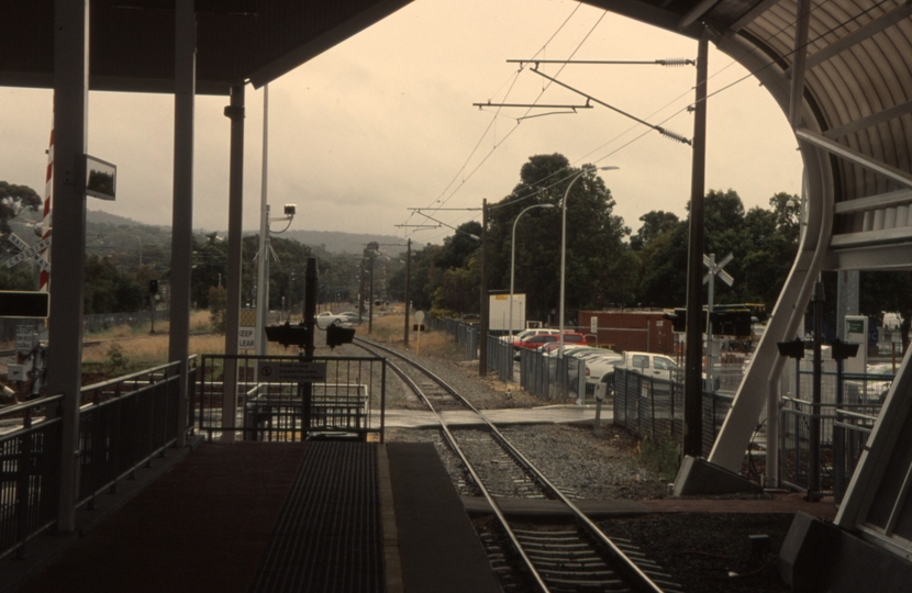 133024: Kelmscott looking towards Armadale